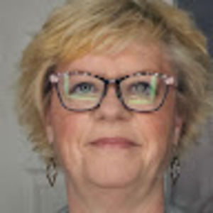 Meet your Posher, Debbie